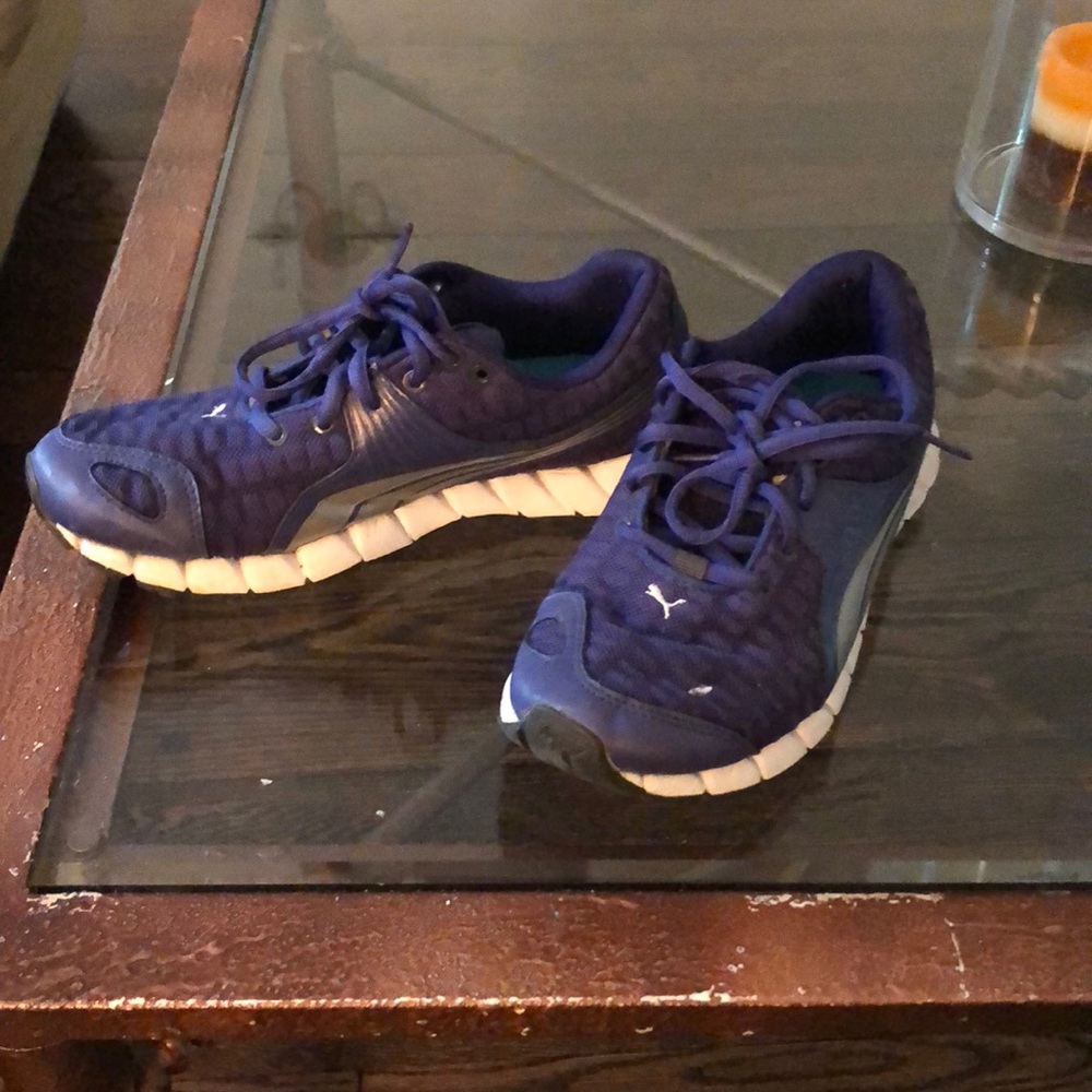Puma Sneakers Size 6- Fire Sale!!